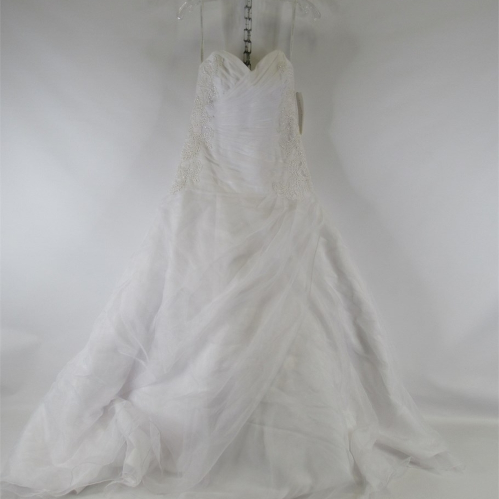 David's Bridal White Wedding Dress with Timeless Elegance